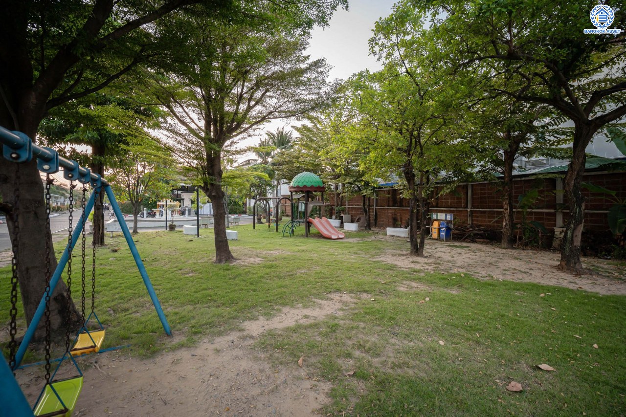 บ้านมือสองตกแต่งใหม่ โครงการ ศุภาลัยการ์เด้นวิลล์ แจ้งวัฒนะ-หลักสี่ เนื้อที่กว่า 63.7 ตร.ว. ฟังก์ชันครบ 3 ห้องนอน 3 ห้องน้ำ 2 ที่จอดรถ บ้านสวย พร้อมเข้าอยู่ ตอบโจทย์ทุกครอบครัว บนทำเลเดินทางสะดวก เข้าสู่ใจกลางเมืองได้อย่างสะดวกสบาย ใกล้ทางด่วนศรีสมานและรถไฟฟ้าสายสีแดง "สถานีดอนเมือง"